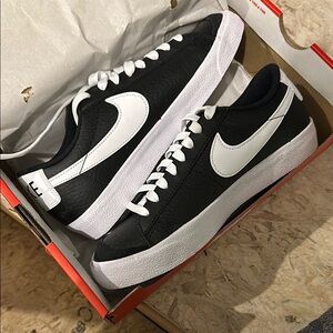 Nike Blazer Low ‘77 (GS) Black and White Sneakers